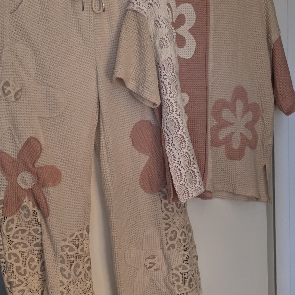 Women's Cream and Pink Pants And Top Set - Picture 3 of 5